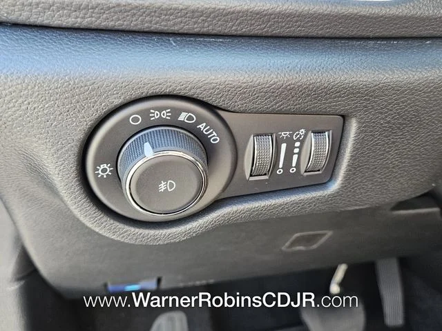 2026 Chrysler Pacifica Select - Photo 28