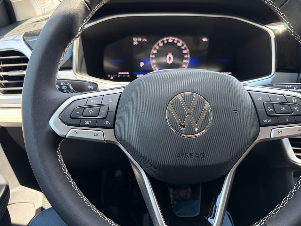 New 2026 Deep Black Pearl Volkswagen 1.5T SE image 14
