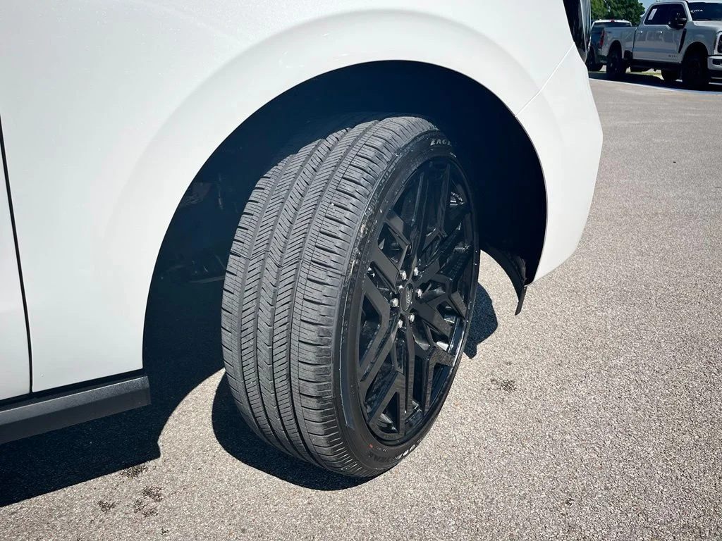 New 2026 White Ford Platinum image 6