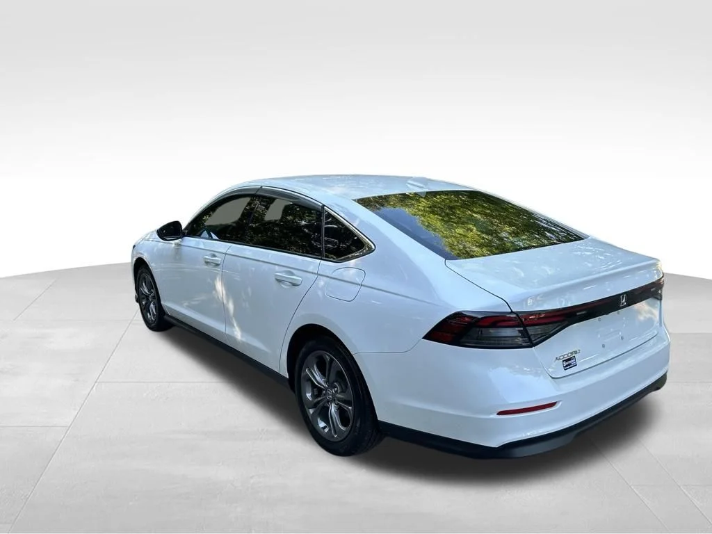 Used 2023 White Honda EX image 3