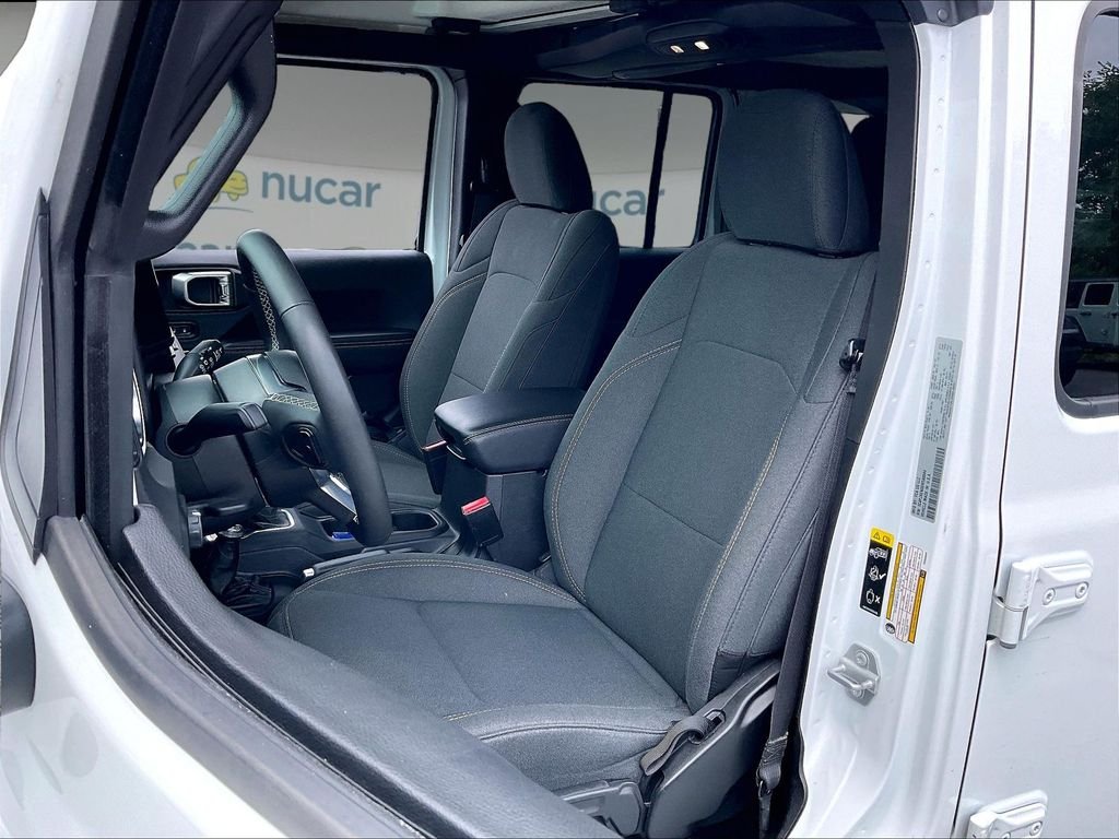 Used 2025 Bright White Clearcoat Jeep Sahara image 9