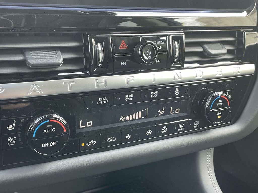 New 2026 Boulder Gray Pearl / Super Black Two-tone Nissan Platinum image 28