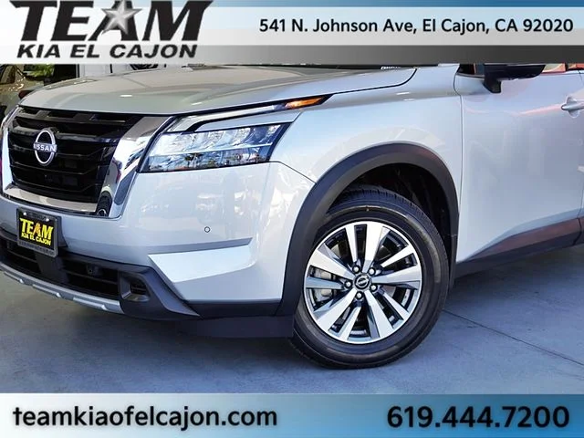 Used 2024 Silver Nissan SL image 3