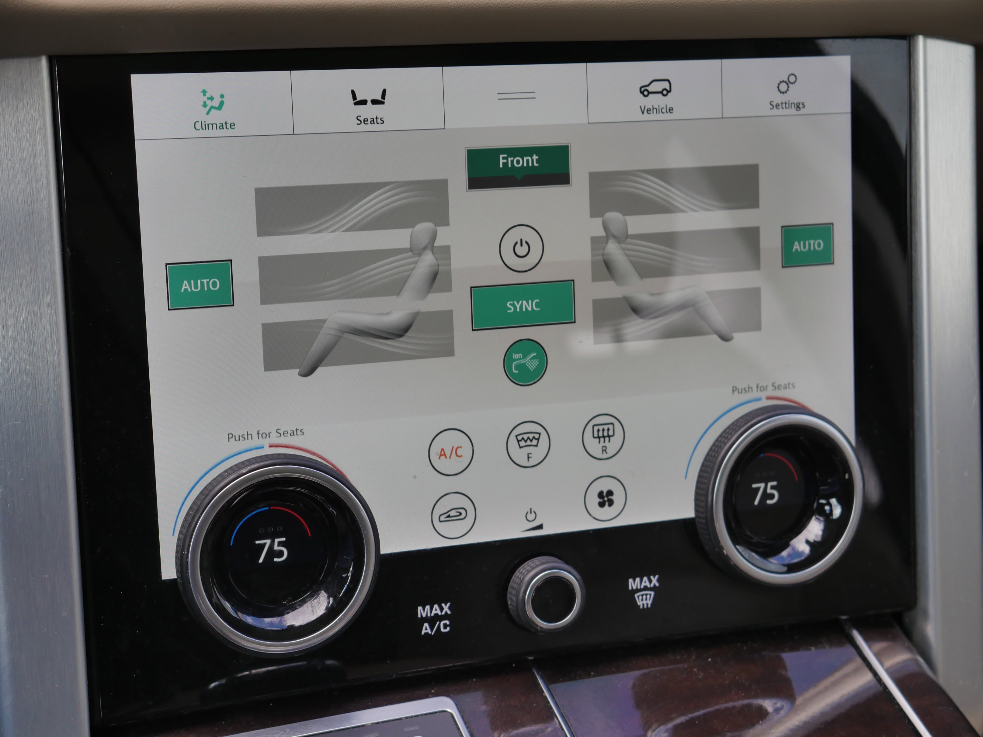 Used 2019 Fuji White Land Rover  image 16