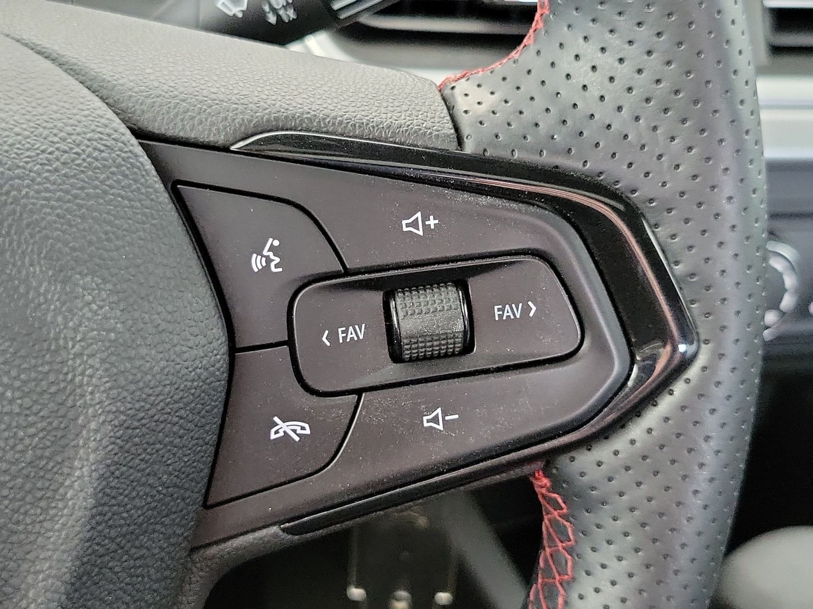 2024 Chevrolet Trax RS - Photo 18