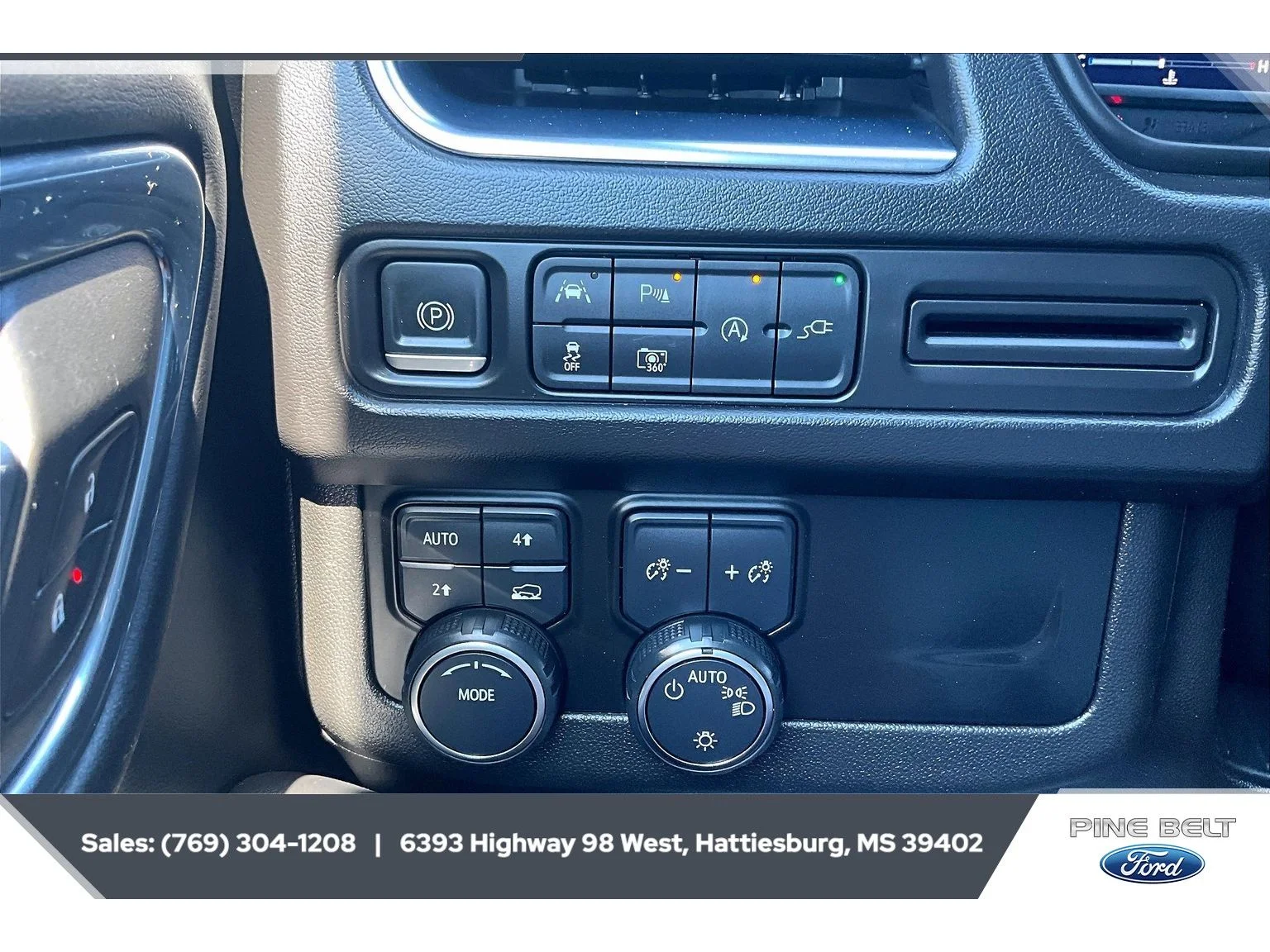 Certified Used 2022 Iridescent Pearl Tricoat Chevrolet LT image 23
