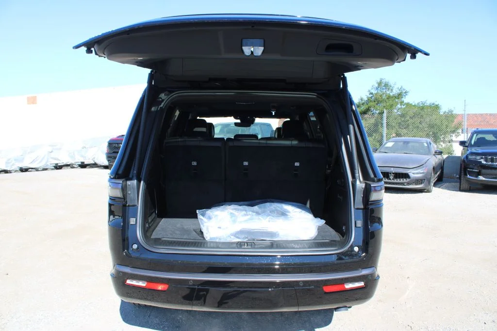 New 2026 High Gloss Black Exterior Paint Jeep Limited Reserve image 12