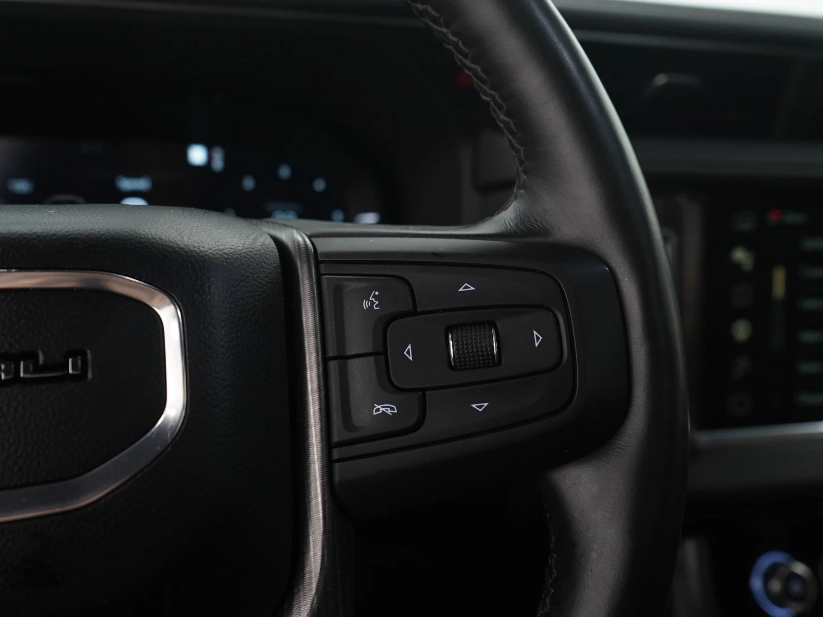 Used 2023 White Frost Tricoat GMC Denali Ultimate image 29