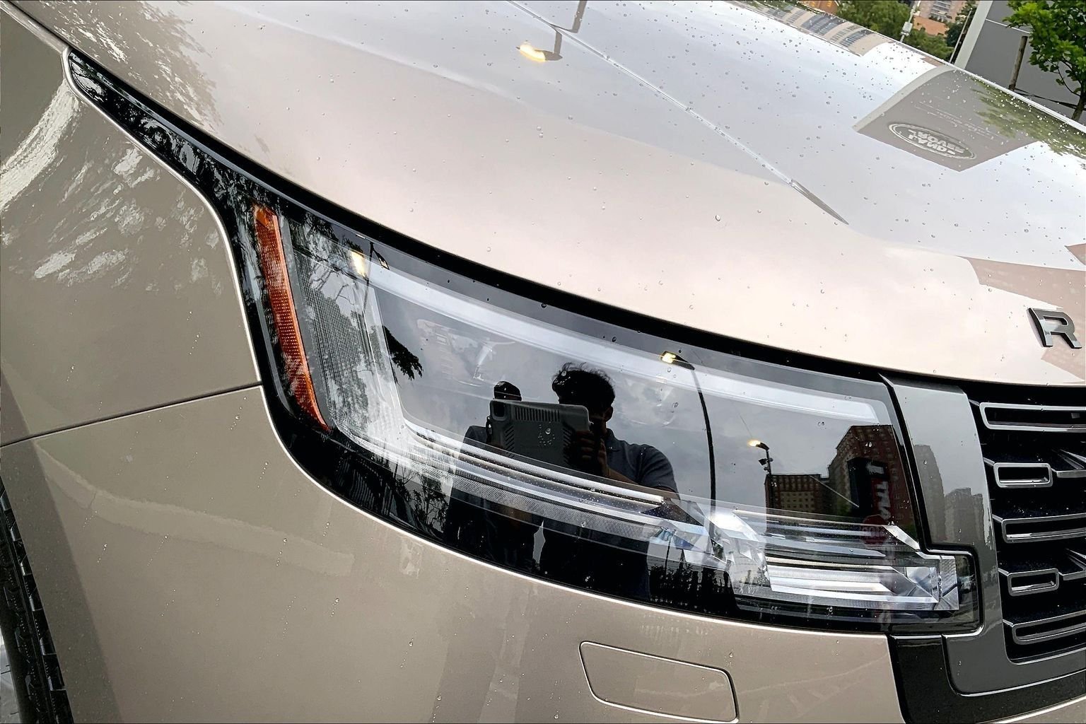 Used 2023 Batumi Gold Premium Metallic Land Rover SE image 27