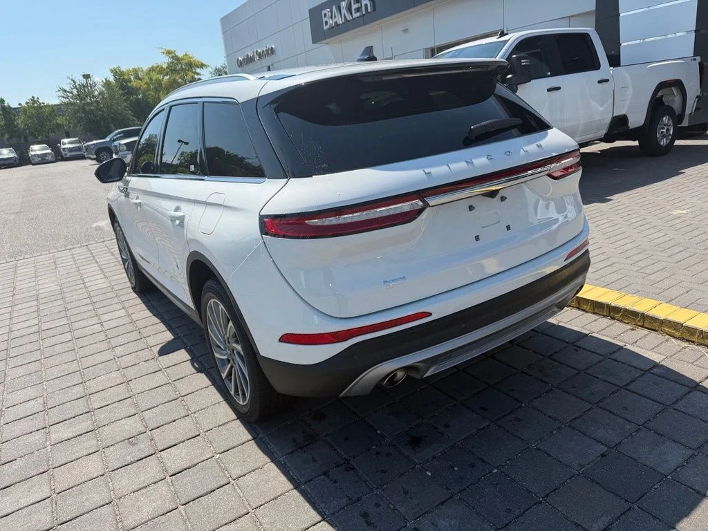 Used 2023 White Lincoln Reserve image 7