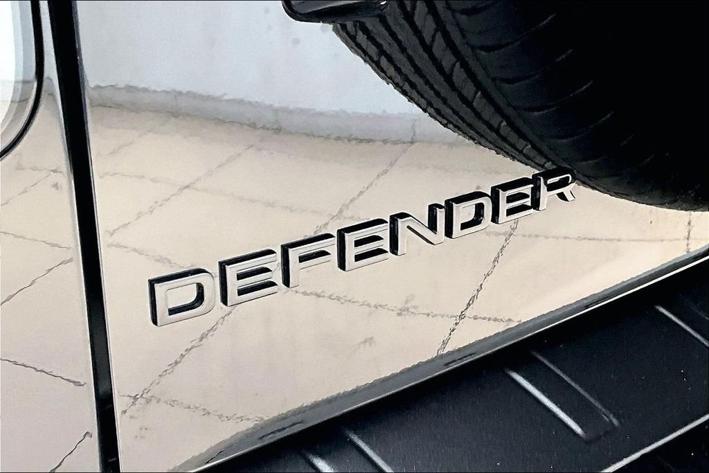 New 2026  Land Rover OCTA Black image 9