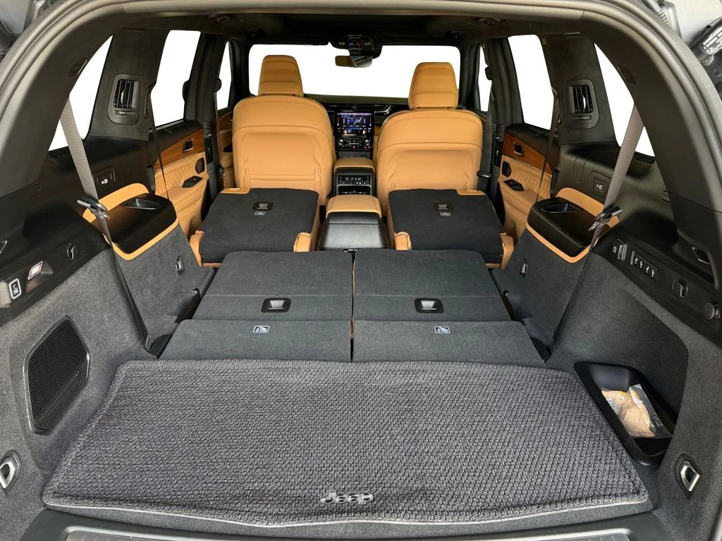 Used 2025 Gray Jeep Summit image 28