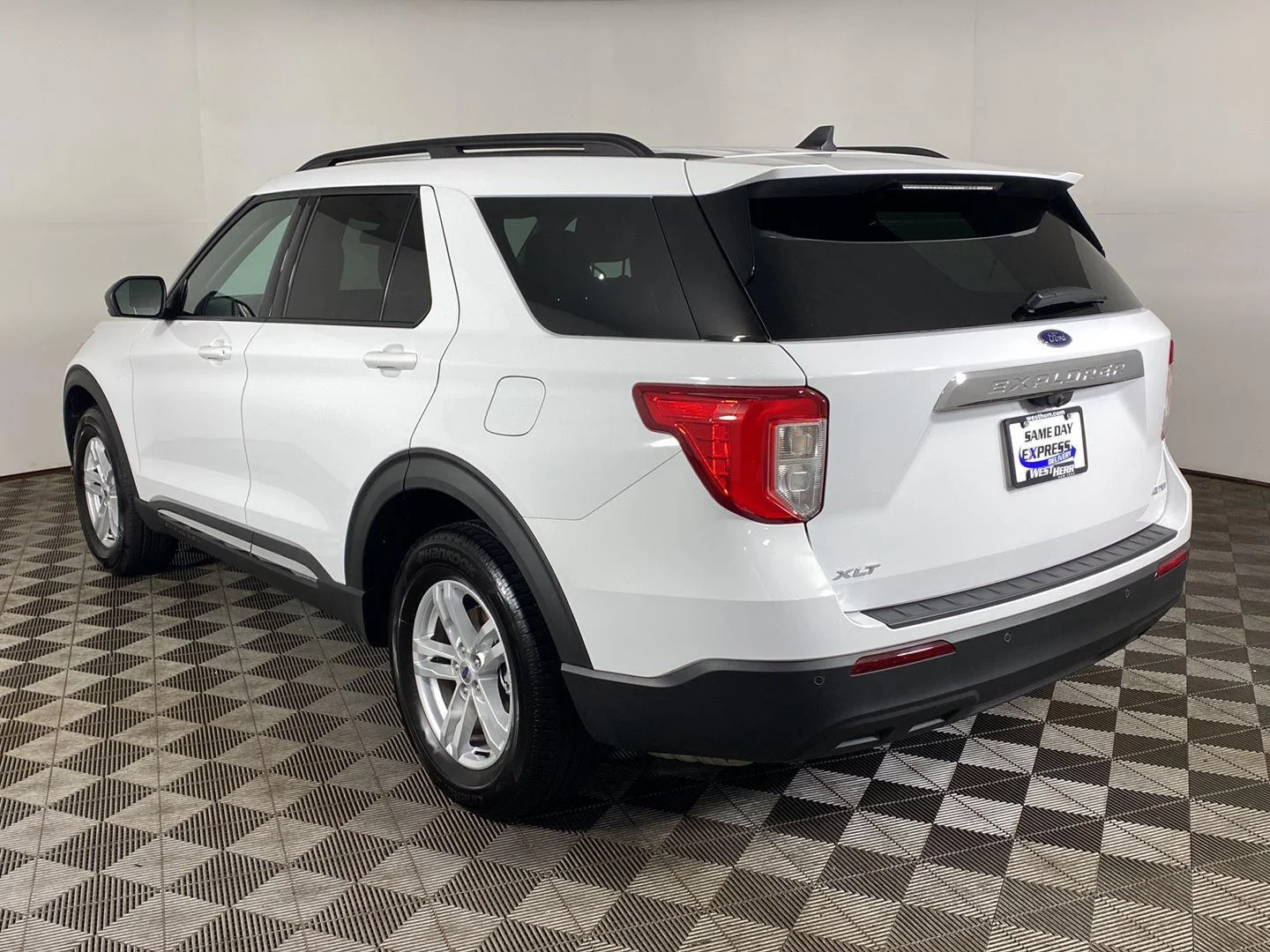 Used 2021 Oxford White Ford XLT image 15