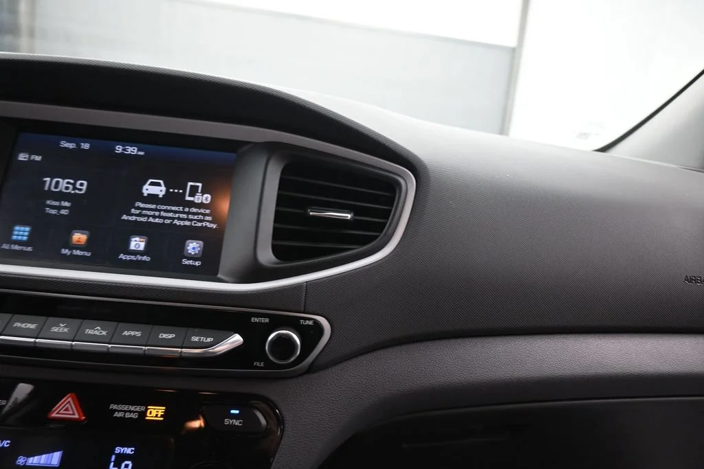 Used 2018 Silver Hyundai Blue image 45