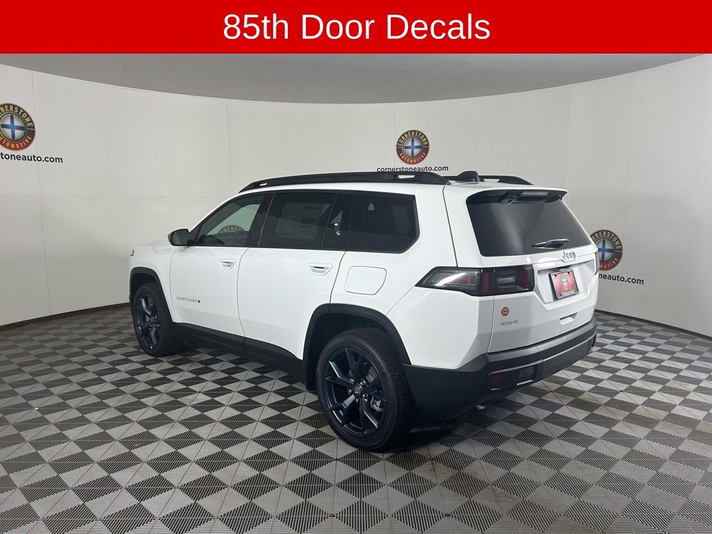 New 2026 Bright White Clear-Coat Exterior Paint Jeep Laredo image 18