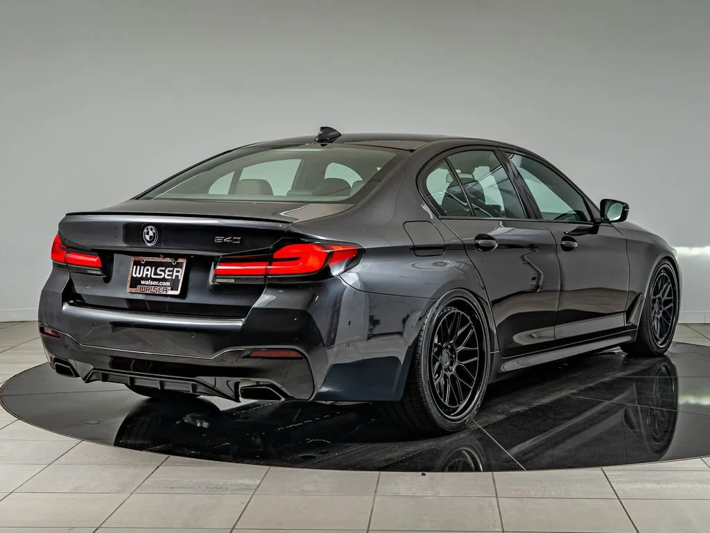 Used 2023 Dark Graphite Metallic BMW 540i image 5