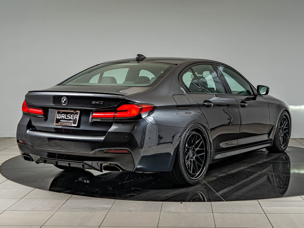 Used 2023 Dark Graphite Metallic BMW 540i image 5