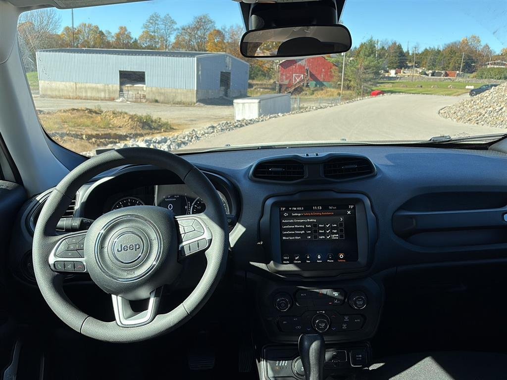 2023 Jeep Renegade Latitude photo 3