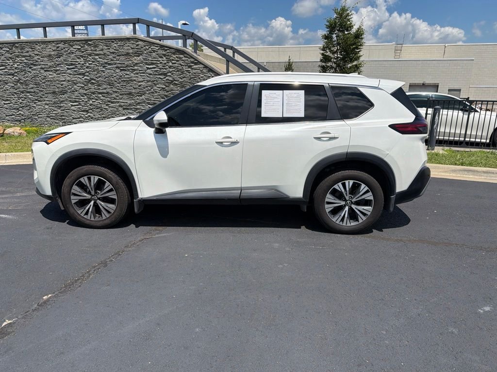 Used 2022 White Nissan SV image 4