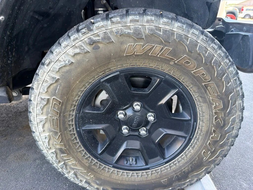 Used 2022 Black Clearcoat Jeep Mojave image 19