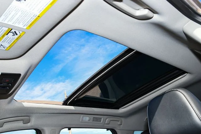 Used 2025 White Nissan Platinum image 16