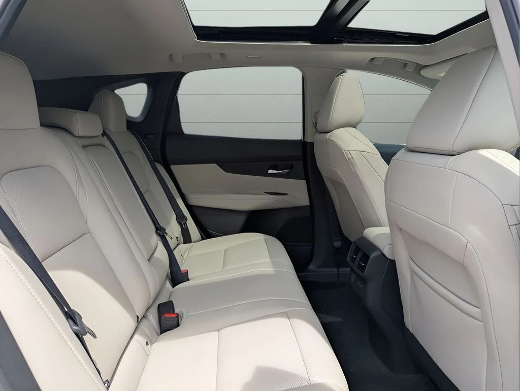 New 2026 White Nissan SL image 21
