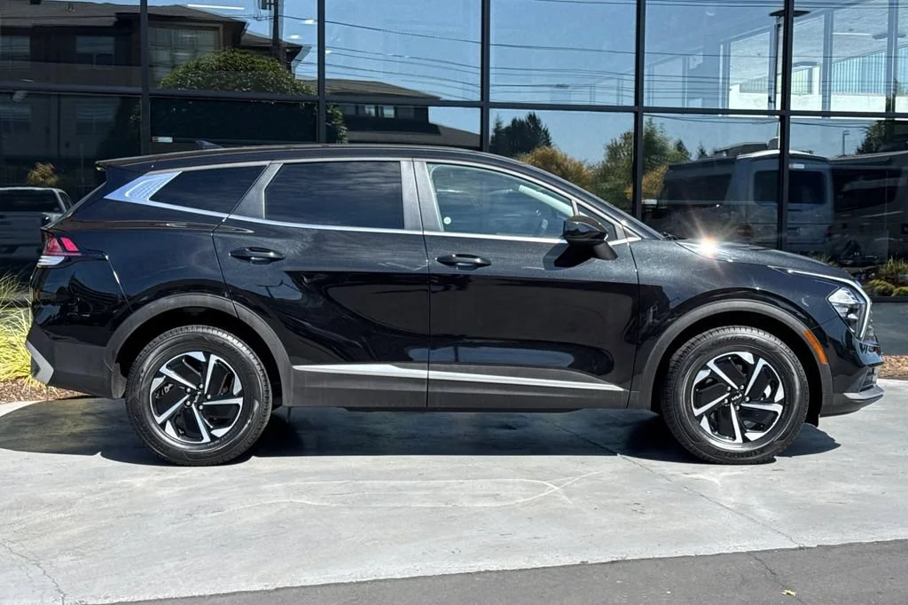 Used 2023 Black Kia LX image 3