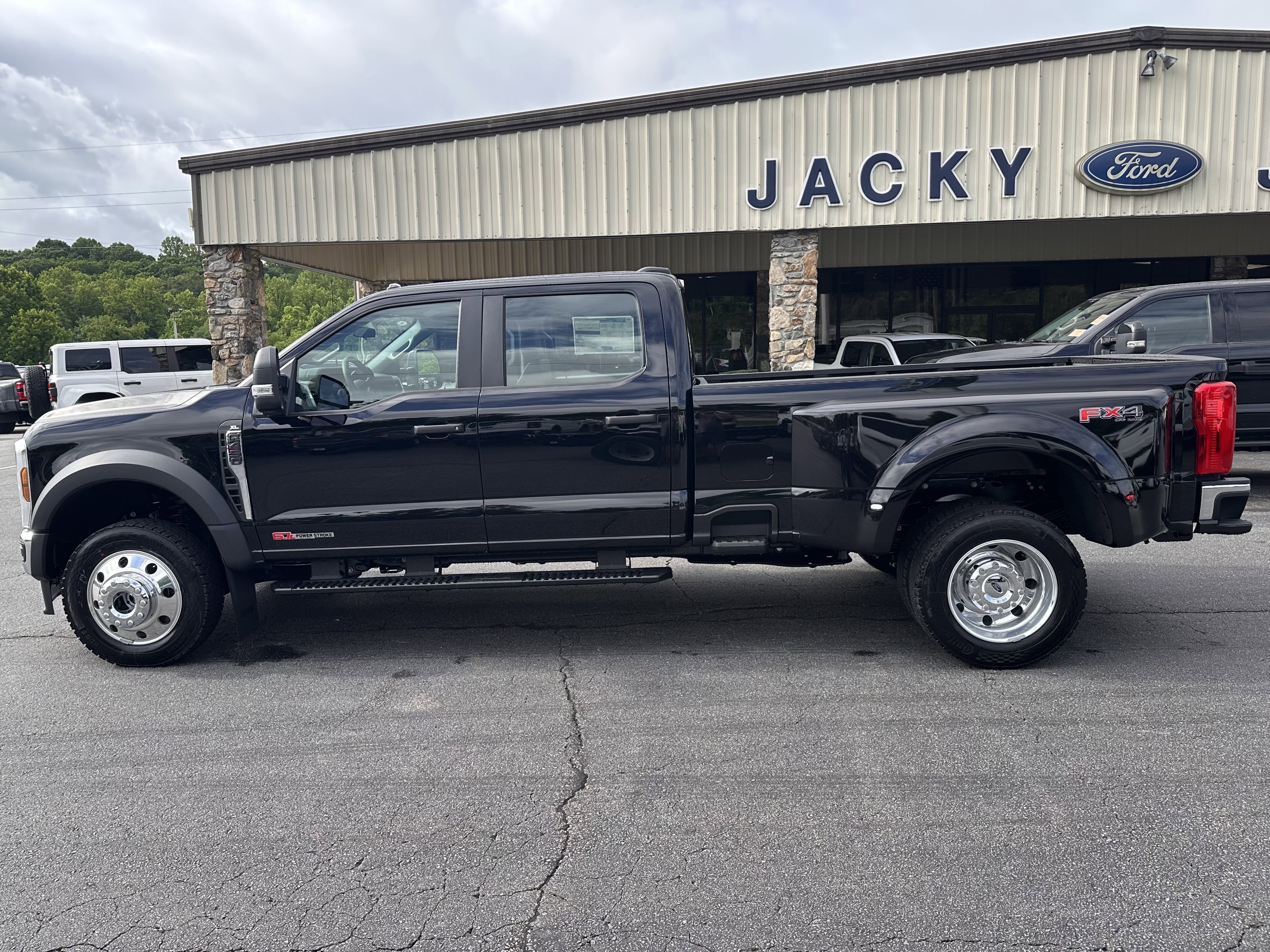 2026 Ford F-450 XL 4x4 Crew Cab 8' Box DRW's photo