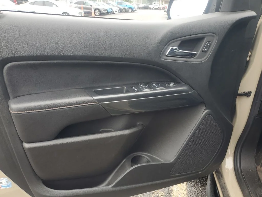 Used 2022 Beige GMC AT4 w/Leather image 15