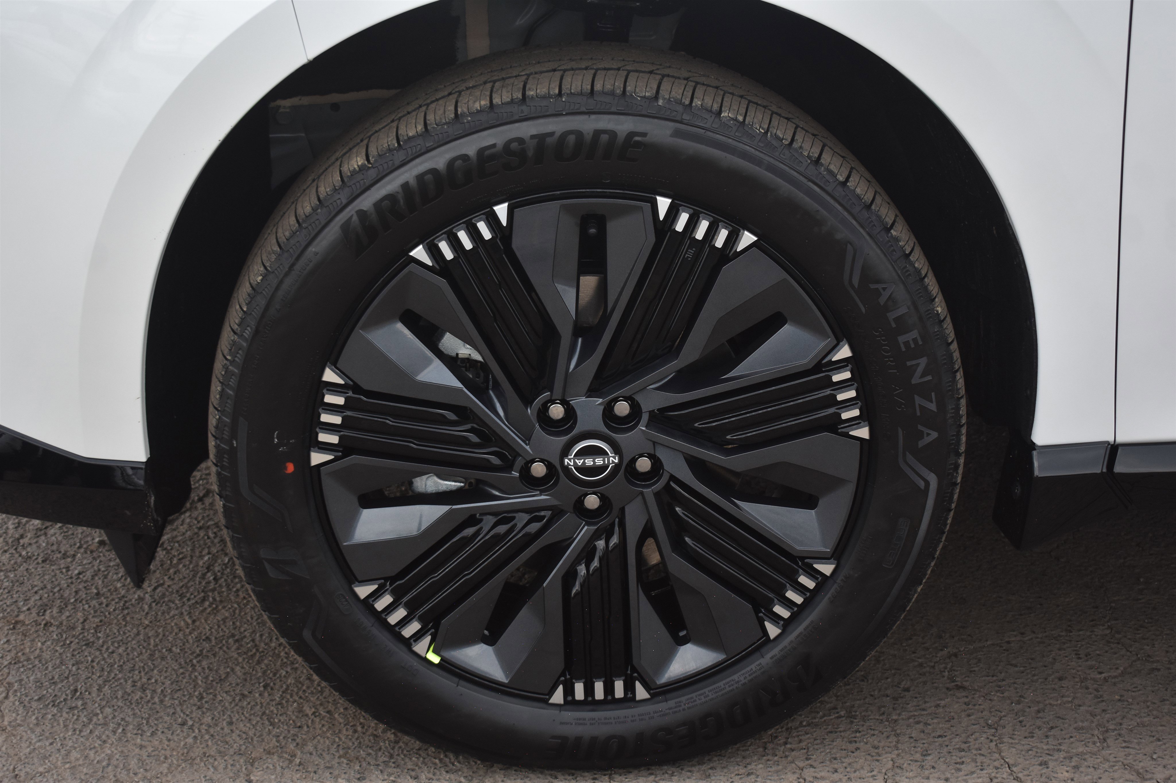 New 2026 Everest White Pearl TriCoat / Super Black Two-tone Nissan Platinum image 11