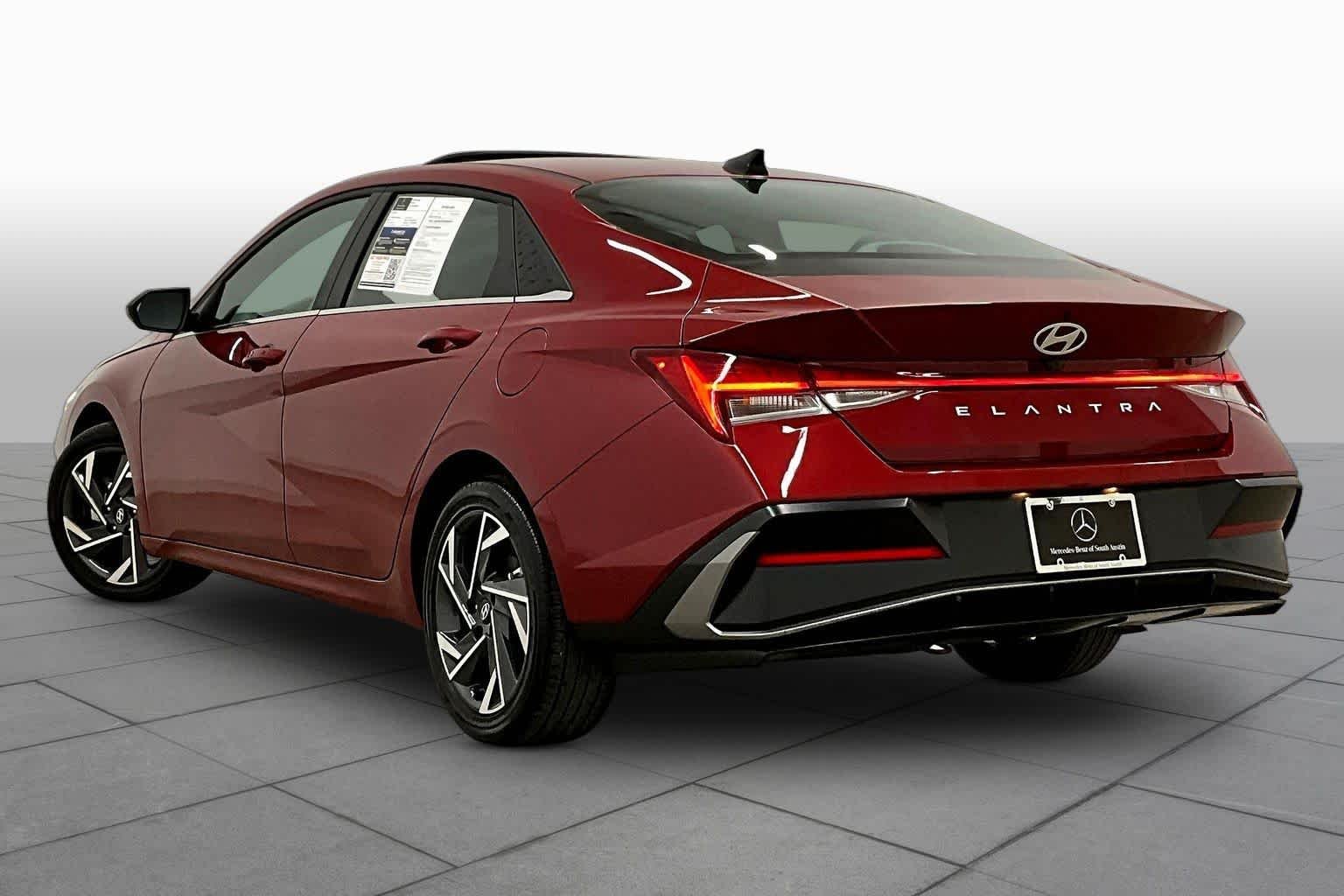 Used 2025 Ultimate Red Hyundai SEL Convenience image 12