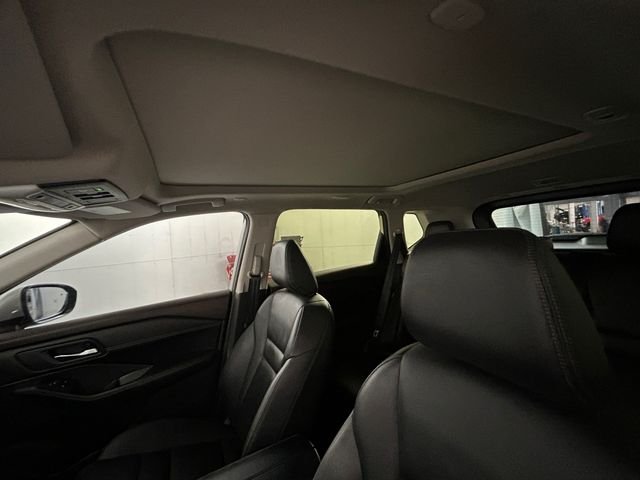 Used 2023 Gold Nissan SL image 25