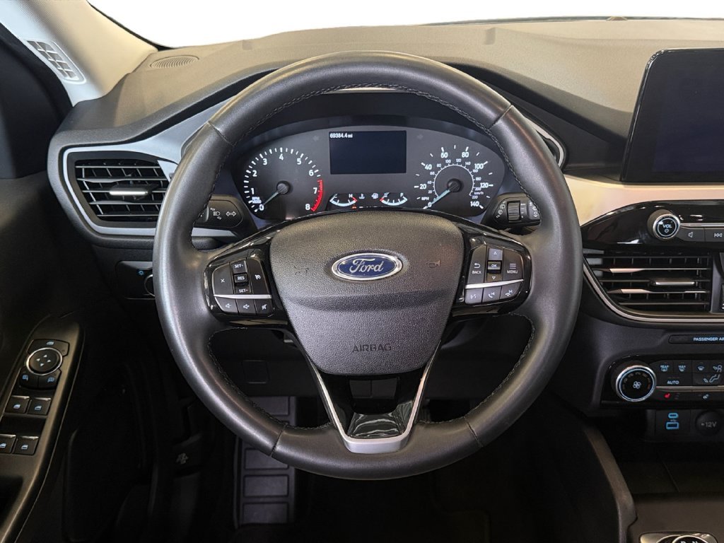 Used 2022 Gray Ford SE image 18