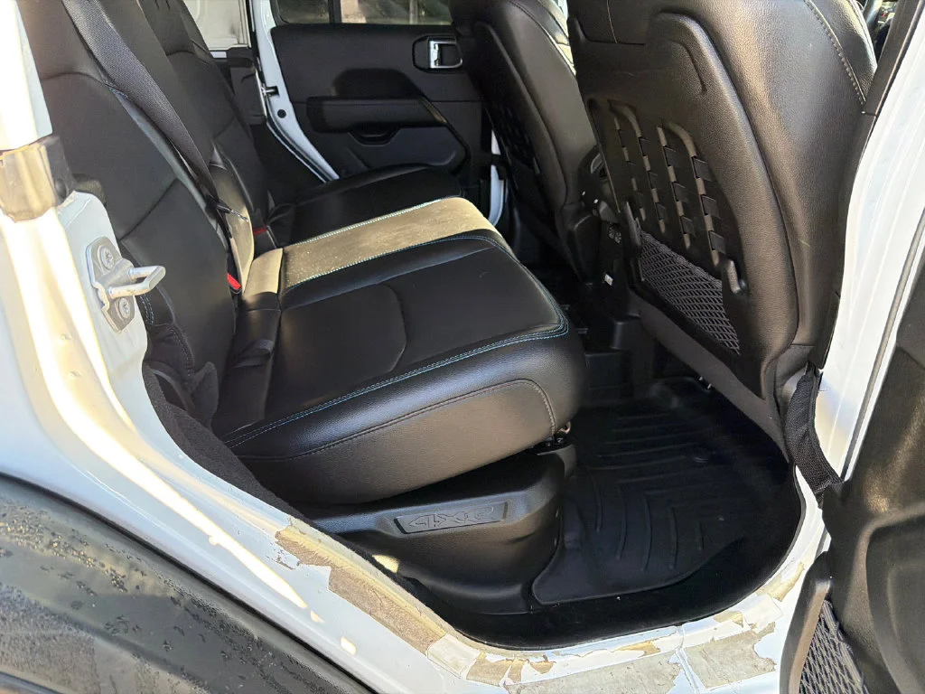 Used 2022 White/off-white Jeep Unlimited Rubicon 4xe image 15
