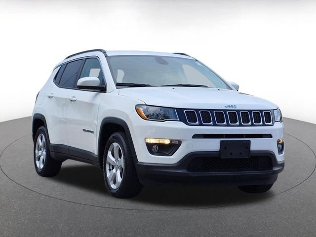 Used 2018 White Jeep Latitude image 1
