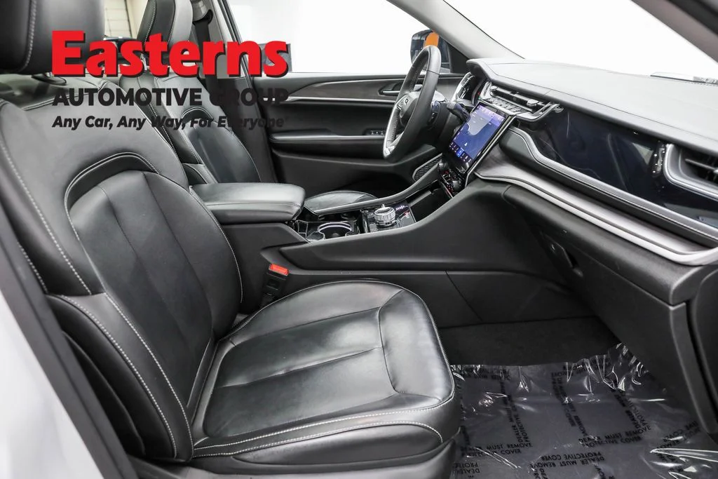 Used 2022 White Jeep 4xe image 22