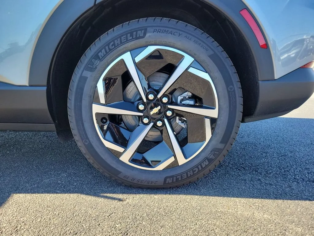 New 2026 Sterling Gray Metallic Chevrolet LT image 32