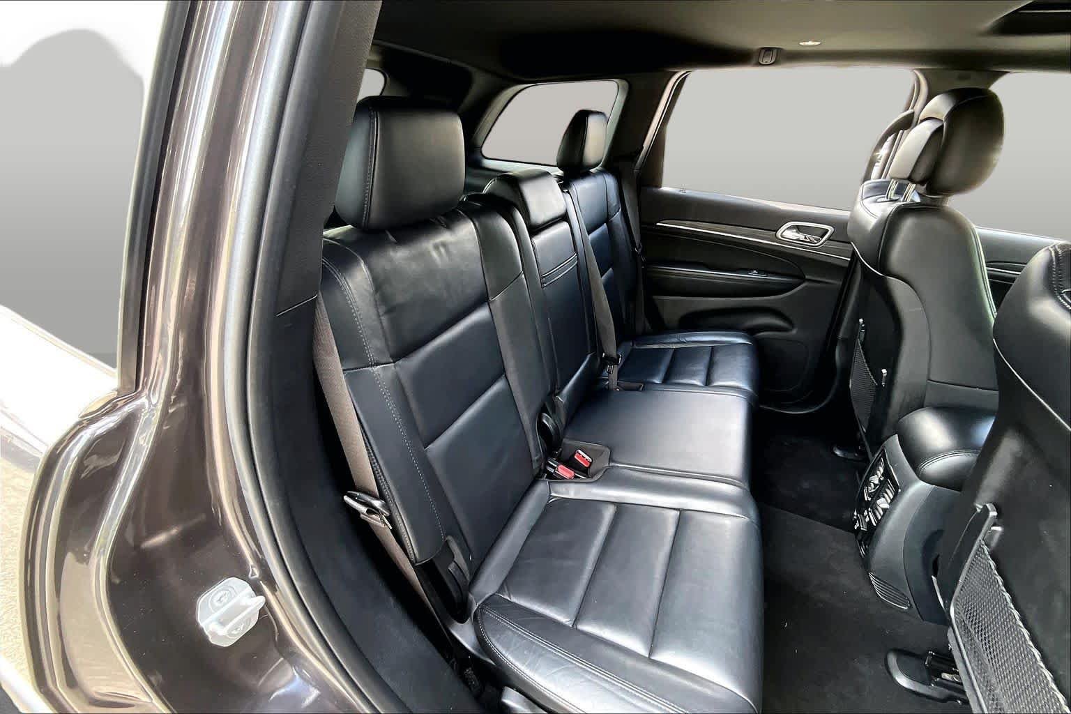 Used 2019 Granite Crystal Metallic Clearcoat Jeep Limited image 21