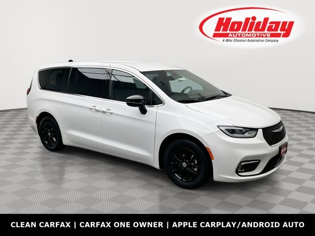 2025 Chrysler Pacifica Select's photo