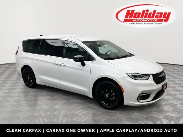2025 Chrysler Pacifica Select's photo