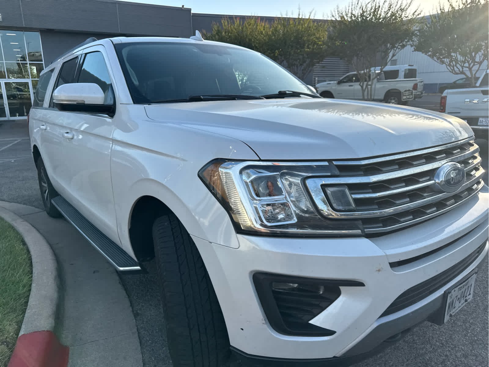 Used 2018 White Platinum Metallic Tri-Coat Ford XLT image 3