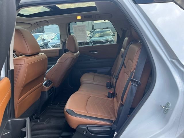 Certified Used 2025 White / Black Nissan Platinum image 14