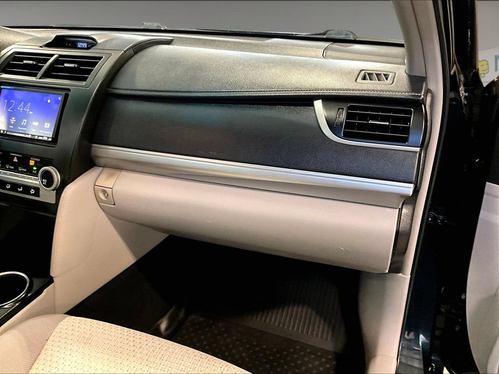 Used 2014 Gray Toyota LE image 13