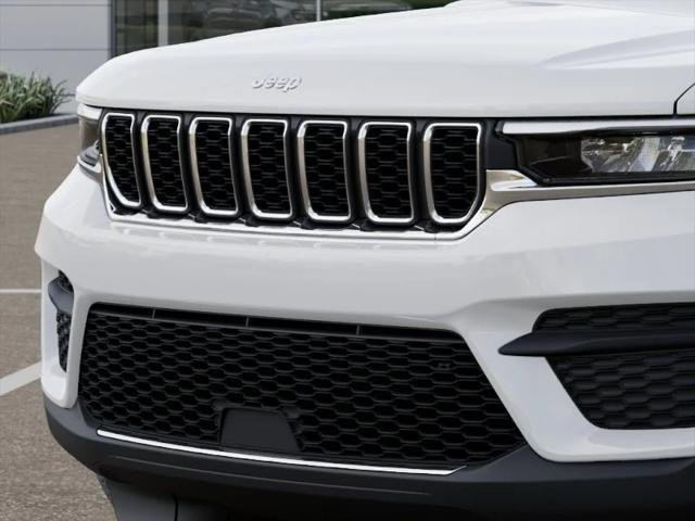 New 2027 Bright White Clear-Coat Paint Jeep  image 37