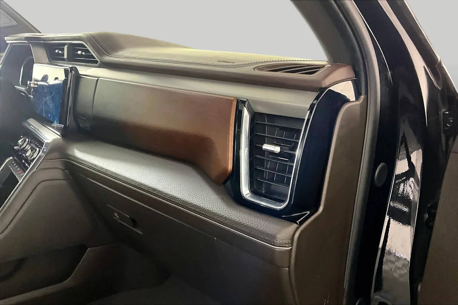 Used 2025 Onyx Black GMC Denali image 18