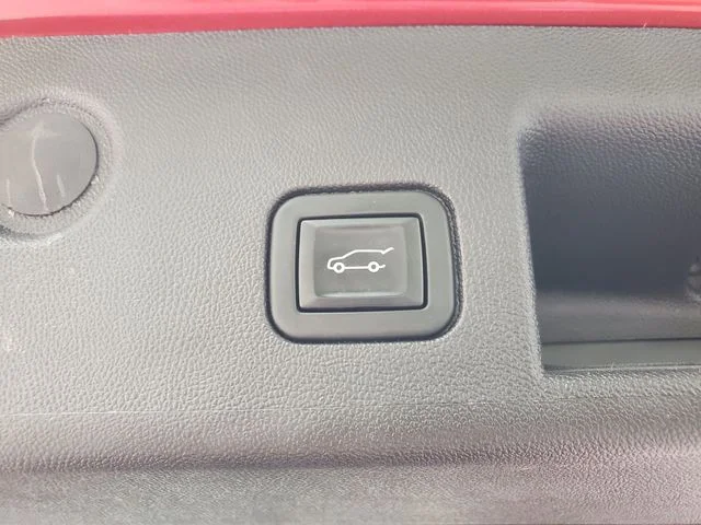Used 2022 Red Chevrolet LT image 9