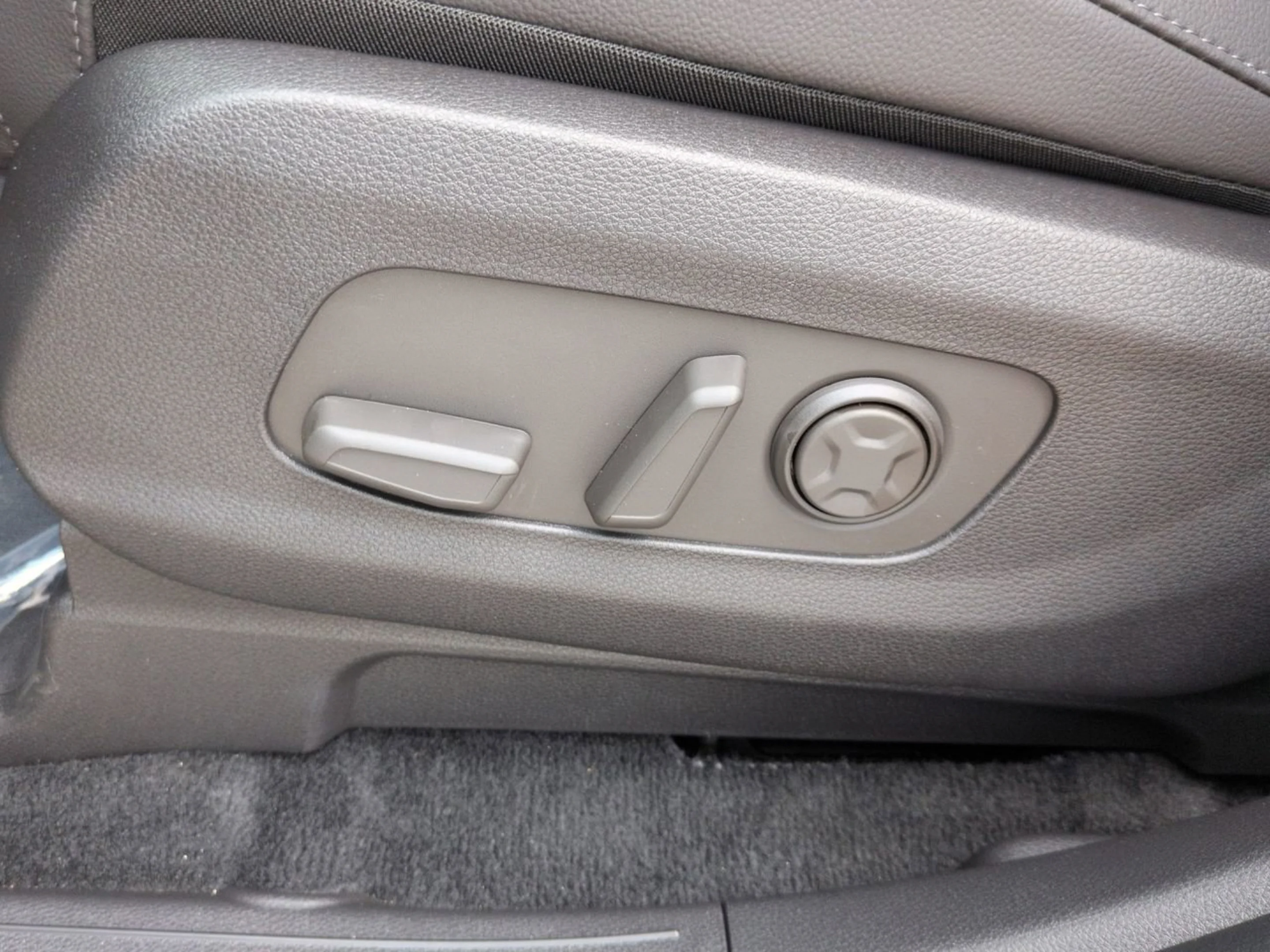 New 2026 Ceramic Silver Kia SX Prestige image 16