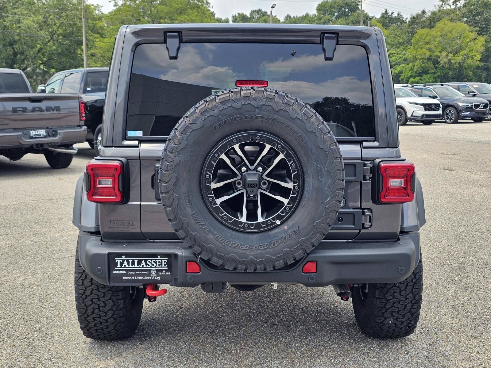 New 2026 Granite Crystal Metallic Clear-Coat Exterior Paint Jeep Rubicon X image 12