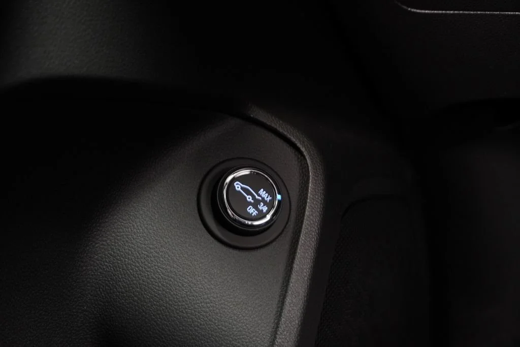 New 2026 Mosaic Black Metallic Chevrolet ACTIV image 21