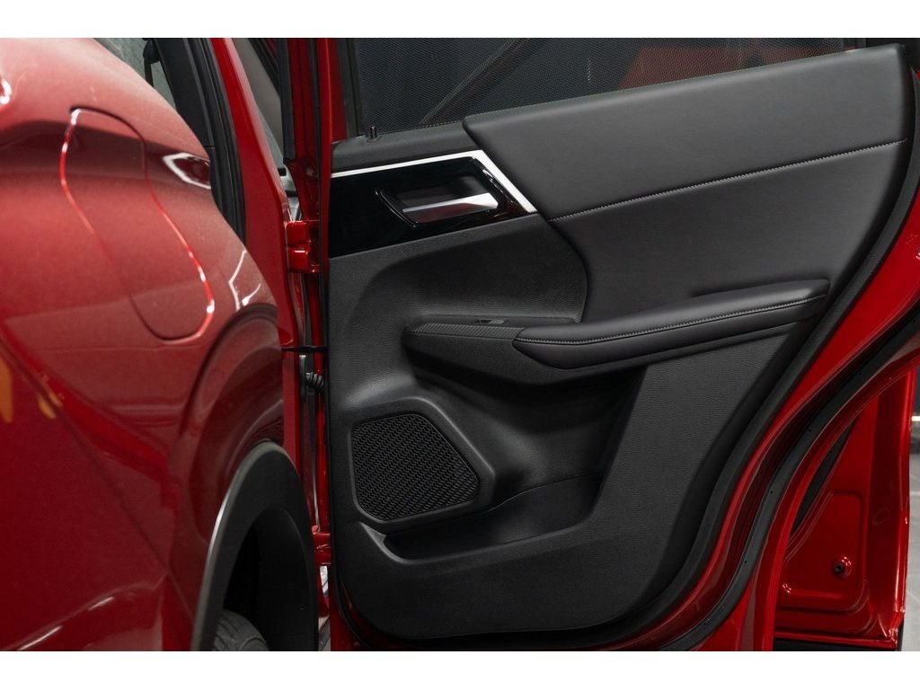 2025 Mitsubishi Outlander Plug-in Hybrid SE - Photo 13